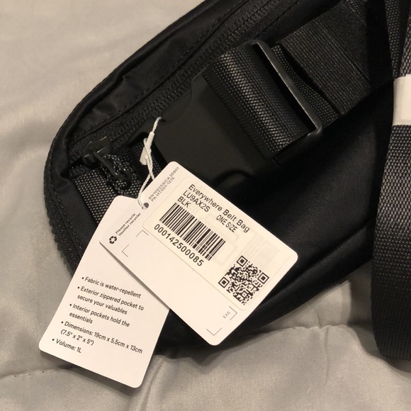 NWT [Lululemon] Everywhere Belt Bag in Black 🖤 - Picture 4 of 9